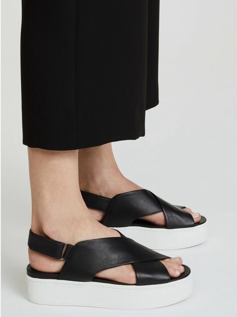 VINCE Weslan CrissCross Flat Platform Sandals Women’s 7 Black Leather Minimalist